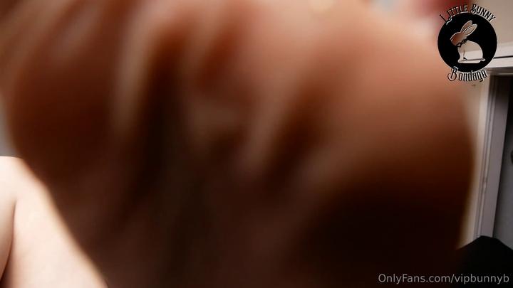 vipbunnyb – A foot fetish vid of me stepping on you and making you worship