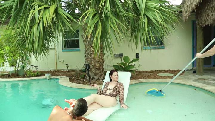 Lexi Luxxe – The Privilege of Proximity