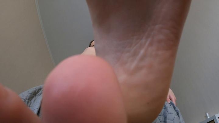 Margot – Foot smell torment Pov