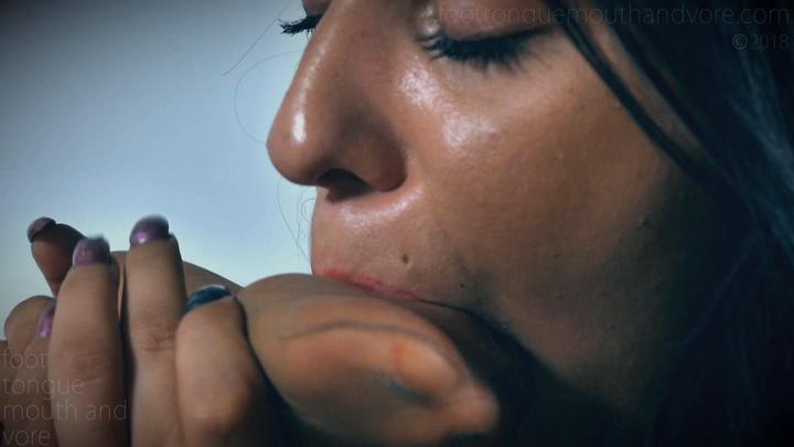 Foot Tongue Mouth and Vore – Sisters Tired Nylon Feet Lick Julie Licks Josie